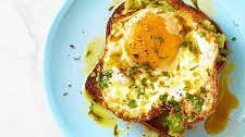 Curry-Avocado Crispy Egg Toast