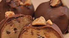 Easy Chocolate Chip Cookie Dough Truffles