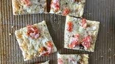 Easy Garlic Tomato Flatbread