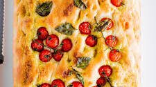 Easy Tomato Basil Focaccia bread