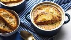 French Onion Soup (Soupe à l'Oignon Gratinée)