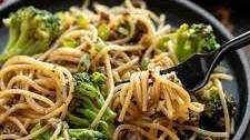 Garlic Noodles with Beef and Broccoli