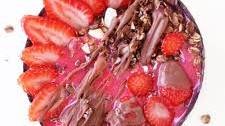 Healthy Chocolate Covered Strawberry Smoothie Bowl (vegan, no bananas)