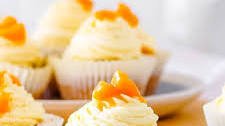 Irresistible Peach Cupcakes with Dreamy Vanilla Buttercream