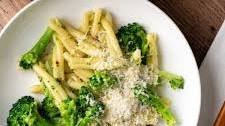 Italian Broccoli Pasta with Garlic and Olive Oil (quick recipe)