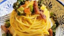 Italian carbonara with asparagus