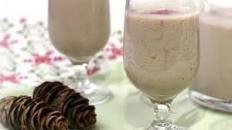 Lactose-Free Strawberry and Almond Coquito