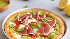 Pizza al Pesto alla Genovese e prosciutto