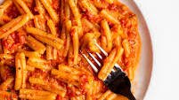 Red pepper pesto pasta