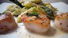 Savory Sea Scallops in White Wine Sauce