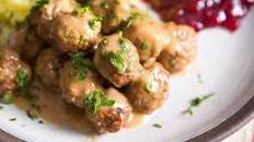 Swedish Meatballs With Rich Gravy