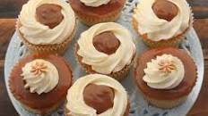 Vanilla cupcakes with vanilla buttercream & salted caramel