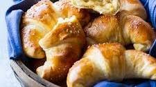 Vanilla Custard Filled Crescent Rolls (Vaniljehorn)