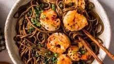 15-Minute Garlic Shrimp Soba Noodles