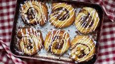 Apple, sultana and cinnamon swirls