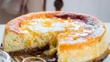 Baked lemon and ricotta cheesecake