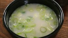 Beef bone broth (Sagol-gukmul: 사골국물)