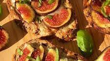 Blue cheese and fig bruschetta
