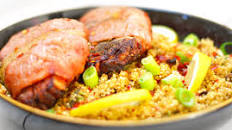 Braciole di maiale avvolte nella pancetta con quinoa