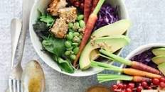 Buddha bowl con tofu ed edamame