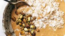 Carrot Cake Smoothie Bowl