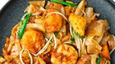 Char Kway Teow (Malaysian Flat Wide Rice Noodles Stir-fry)