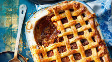 Cheesy minced beef and mushroom pie