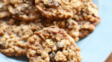 Chewy Date-Walnut Oatmeal Cookies
