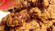 Chewy Pumpkin Oatmeal Chocolate Chip Cookies