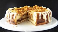 Cinnamon Roll Caramel Apple Cheesecake