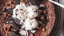 Cookies and Cream Pizookie with Oreos