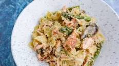 Creamy One-Pot Salmon Pasta with Asparagus