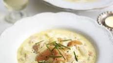 Creamy smoked salmon, leek & potato soup