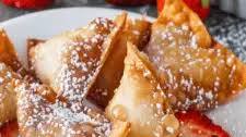 Crispy Strawberry Cheesecake Wontons