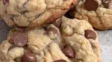 Crumbl Copy Cat Chocolate Chip Cookies