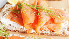 Easy 5-min. Smoked Salmon Cream Cheese Crackers