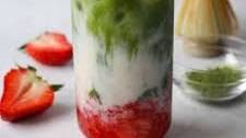 Easy 5-min. Strawberry Matcha Latte