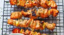 Easy Garlic & Lemon Salmon Kabobs (video)