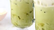 Easy Iced Matcha Green Tea Latte