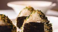 Easy Salmon Onigiri (Japanese Salmon Rice Balls)