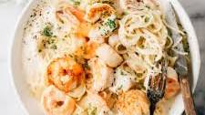 Easy Seafood Pasta with Garlic Cream Sauce