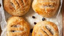 Eccles Cakes with Cinnamon and Nutmeg