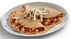Enchiladas en salsa de chipotle con queso