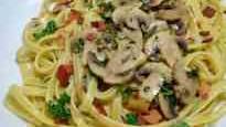 Fettuccine with Spinach Mushroom Carbonara Sauce