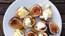 Figs with Ricotta Cheese, Drizzled in Honey