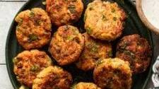 Fresh Salmon Cakes with Quick Garlic Aioli