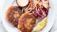 Fresh Salmon Cakes with Spicy Mayo