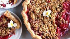 Fresh Strawberry Rhubarb Crumble Pie