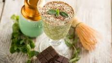 Frullato al tè matcha con cioccolato, un arcobaleno di sapori