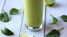 Green Smoothie with Pineapple and Mango